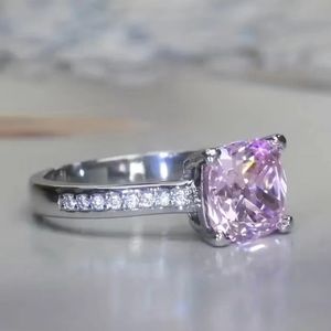 Beautiful ladies, Sparkling Rhinestone Pink Ring, SIZE 6 ***New in box